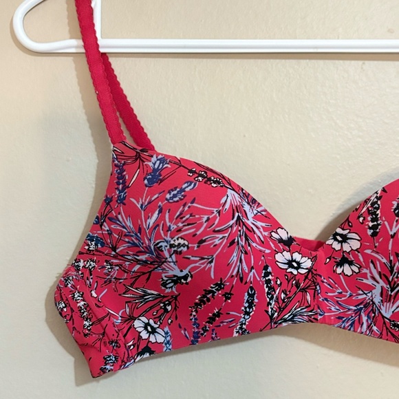 3/$10⚡️La Vie En Rose Red & Blue Floral Wireless Bra 34A - Picture 4 of 13